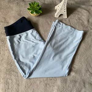 🌺 Nike Dri-fit Capri length flare yoga pants Sz M